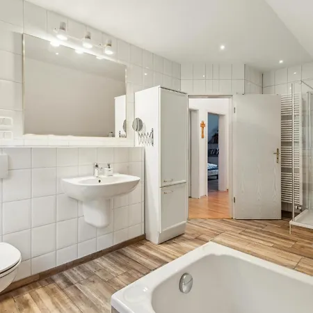 4 Bedroom Awesome In *